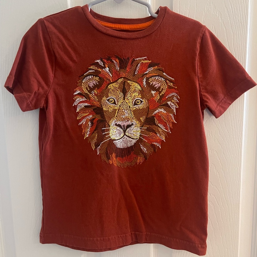 Mini Boden lion superstitch tee size 5/6
